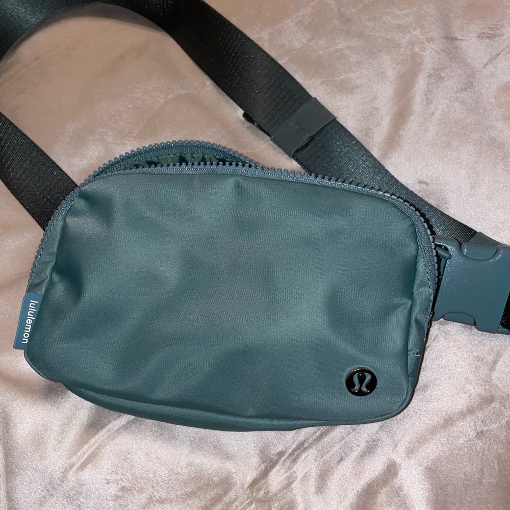 Tide water teal Lulu lemon every where belt bag